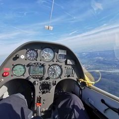 Flugwegposition um 14:52:53: Aufgenommen in der Nähe von Krems an der Donau, Österreich in 1400 Meter